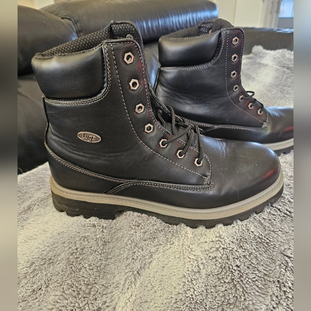 Lugz black boots.